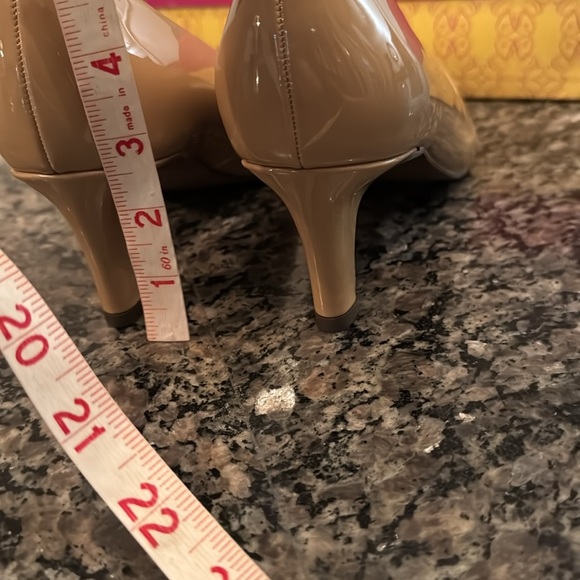 Easy street pointe nude patent leather pump 2.5 inch heel NIB 9.5 - Picture 8 of 10